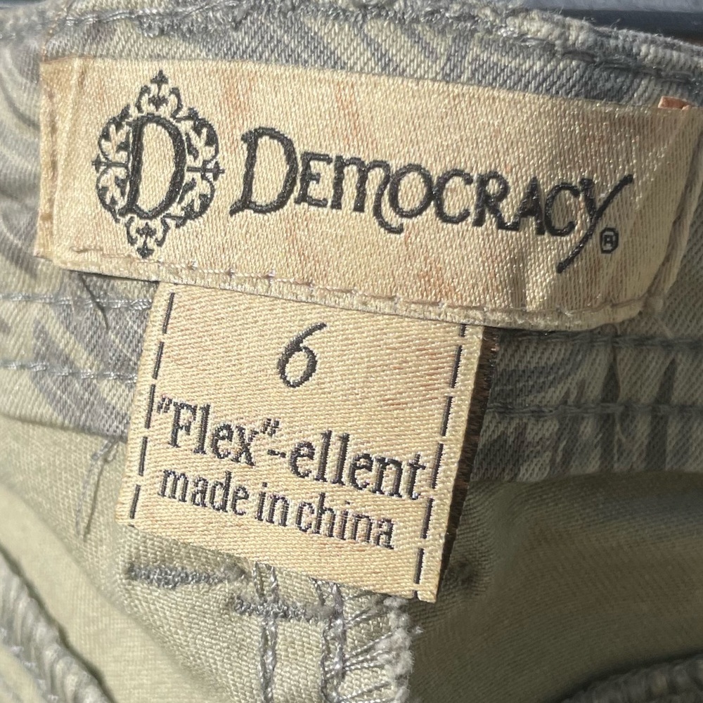 Democracy “Flex-Ellent” Cargo Crop Jeans - Picture 8 of 11